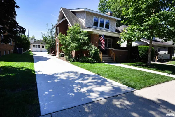 $179,900 | 2226 West Rohmann Avenue, West Peoria, IL 61604