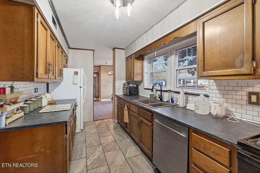 109 East Pasadena Road Oak Ridge, TN 37830 - Photo 11 of 33 Galley Kitchen