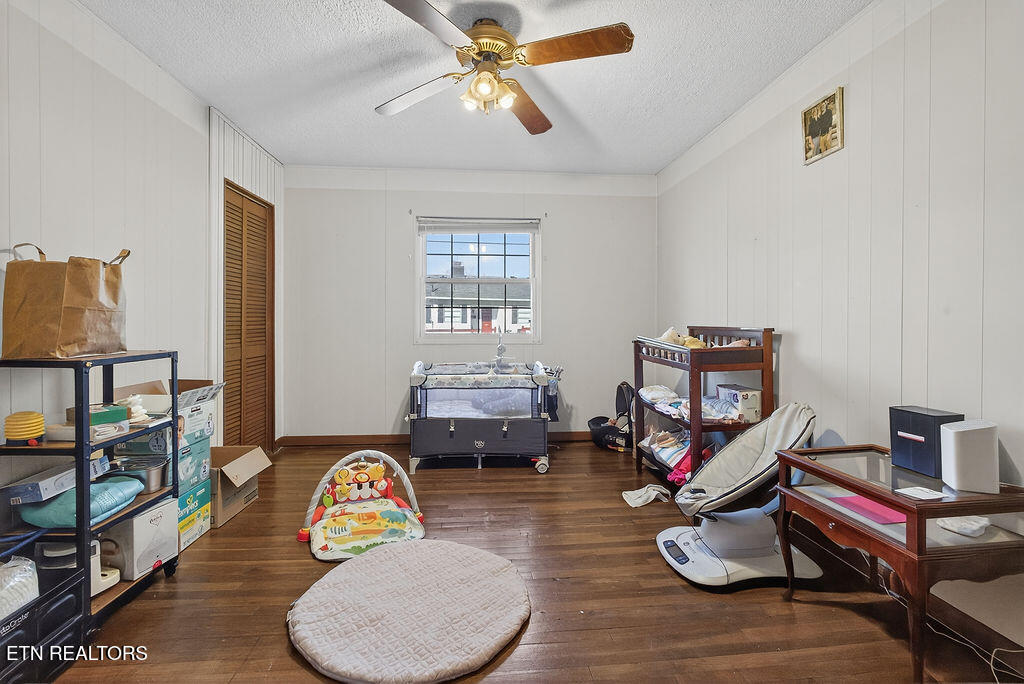 109 East Pasadena Road Oak Ridge, TN 37830 - Photo 19 of 33 Guest Bedroom