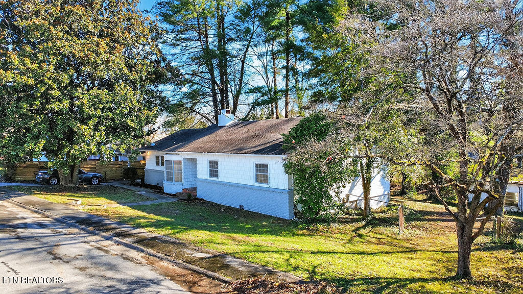 109 East Pasadena Road Oak Ridge, TN 37830 - Photo 3 of 33 109 E Pasadena Rd