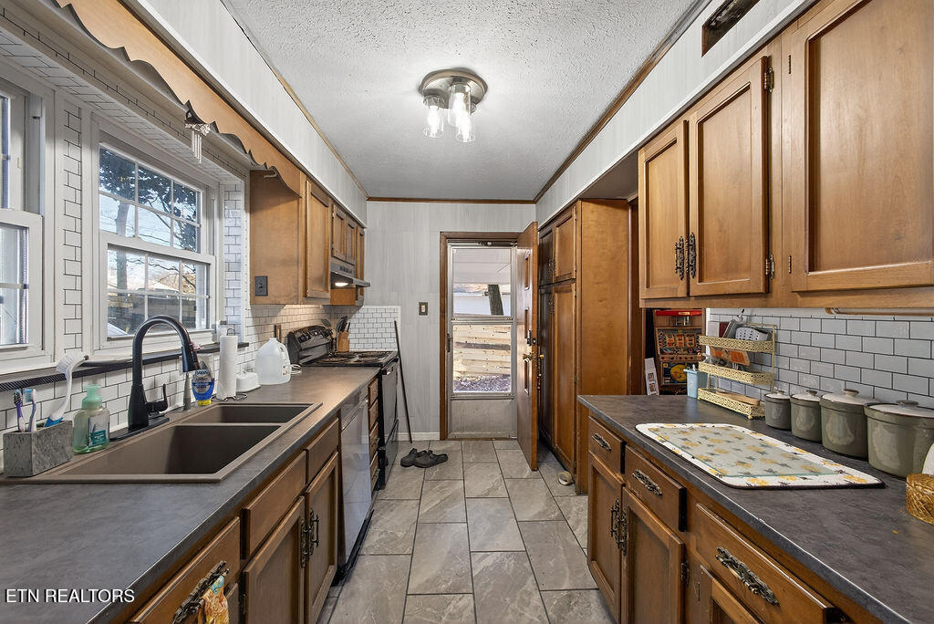109 East Pasadena Road Oak Ridge, TN 37830 - Photo 9 of 33 Kitchen