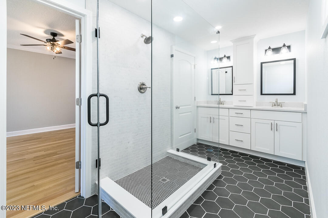 905 Waterman Road South Jacksonville, FL 32207 - Photo 6 of 19 a bathroom with a tub sink shower and mirror