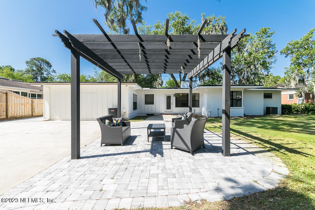 905 Waterman Road South Jacksonville, FL 32207 - Photo 8 of 19 a view of a patio with a dining table and chairs with a wooden fence