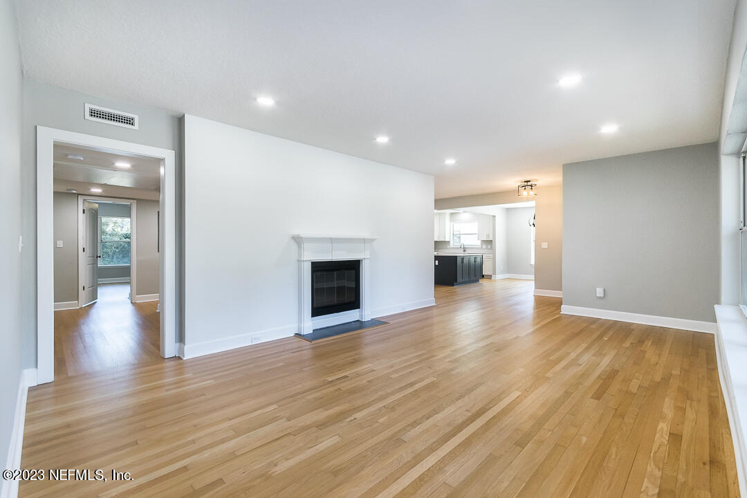 905 Waterman Road South Jacksonville, FL 32207 - Photo 9 of 19 a view of empty room with wooden floor and fireplace
