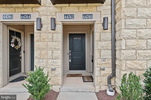 $3,495 | 44742 Tiverton Square, Ashburn, VA 20147