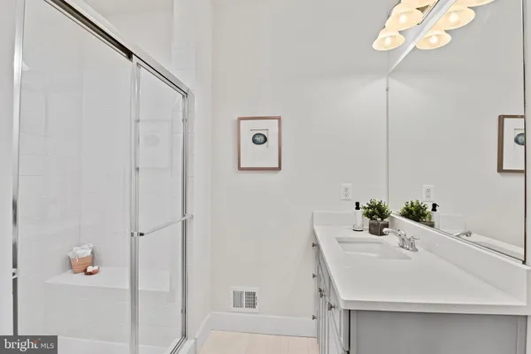 $3,495 | 44742 Tiverton Square, Ashburn, VA 20147