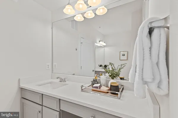 $3,495 | 44742 Tiverton Square, Ashburn, VA 20147