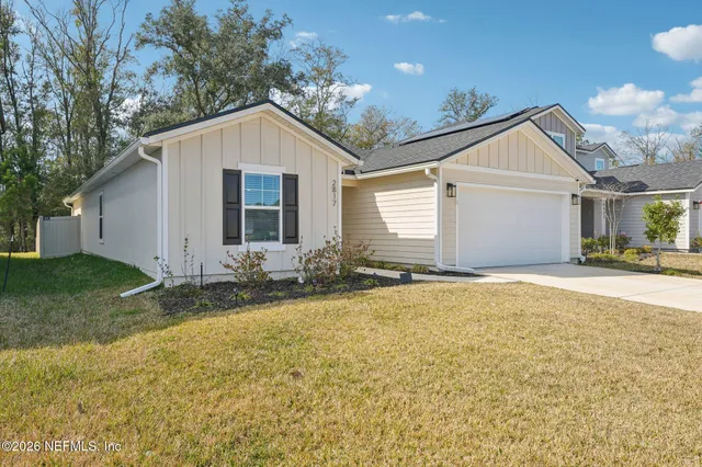 a view of a house with yard and garage