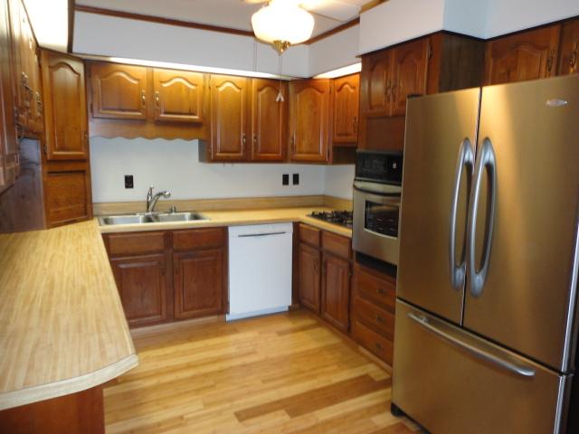 106 Doak Road Manchester, TN 37355 - Photo 5 of 19 The kitchen with stainless appliances, gas cooktop stove and a new built in oven. The counter has a breakfast bar with seating. All of the appliances remain with the home. The kitchen size is 8x14.