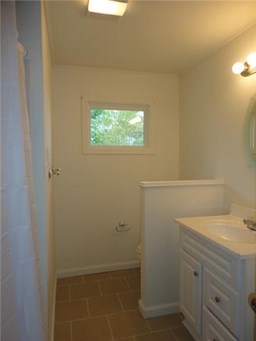 106 Doak Road Manchester, TN 37355 - Photo 7 of 19 Another view of the hall bath.