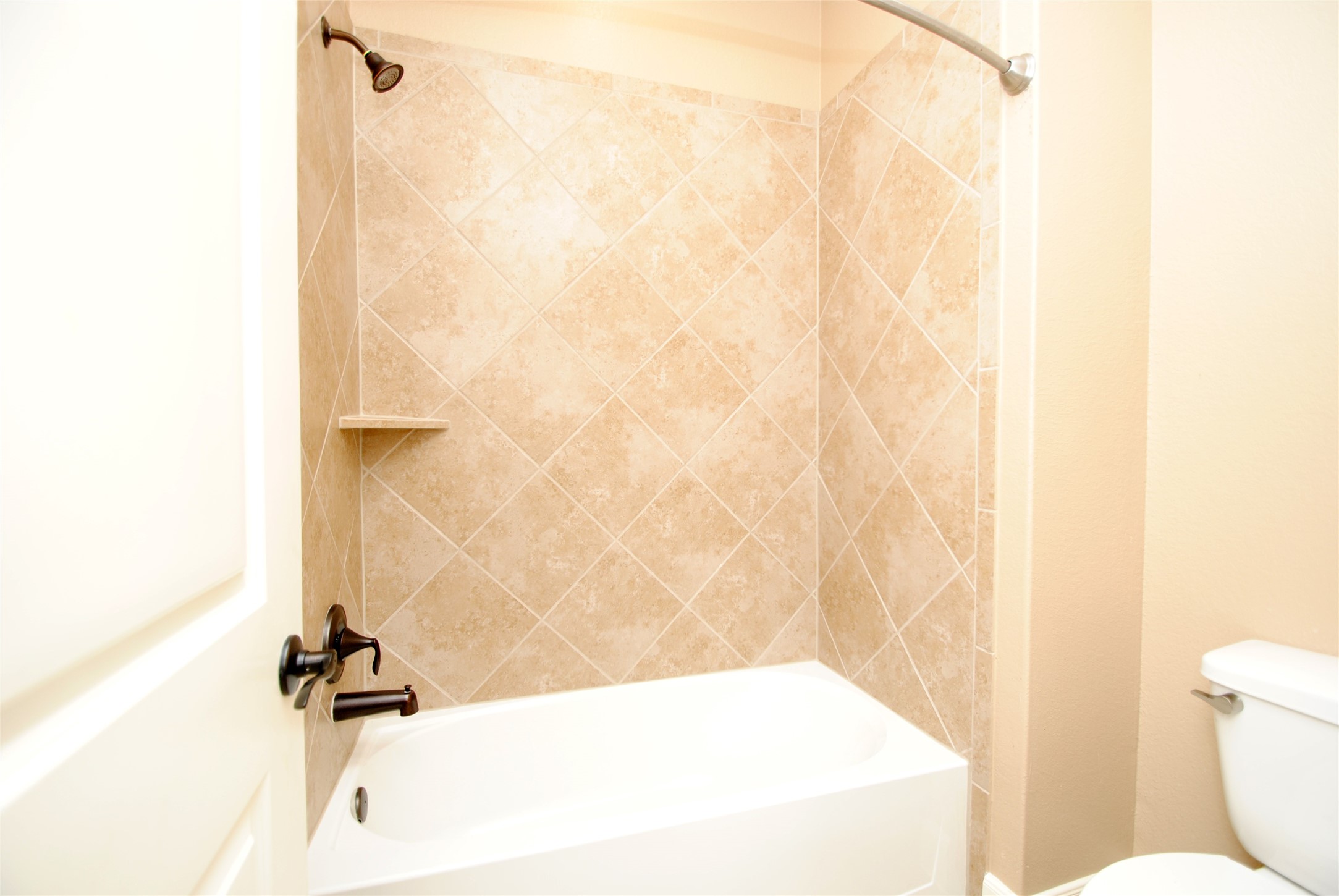 2803 Quartz Rdg Drive Rosharon, TX 77583 - Photo 31 of 44 Jack-n-Jill 2nd Bathroom