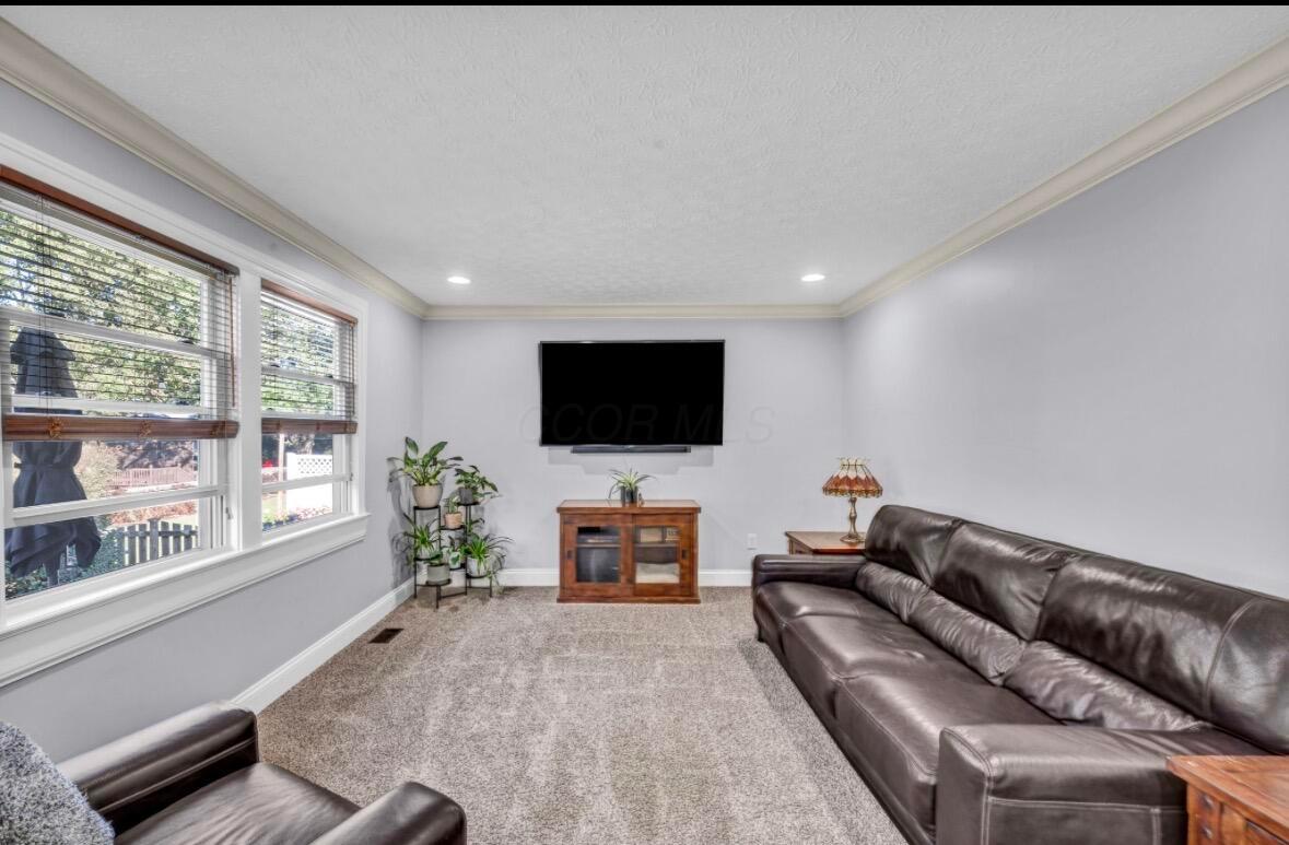 3632 Mountshannon Road Columbus, OH 43221 - Photo 6 of 56 IMG_9255
