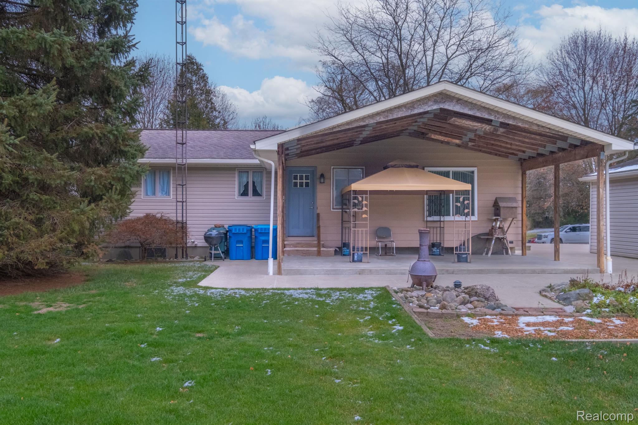 11046 Fenton Road Fenton, MI 48430 - Photo 2 of 24 Gallery Image 2
