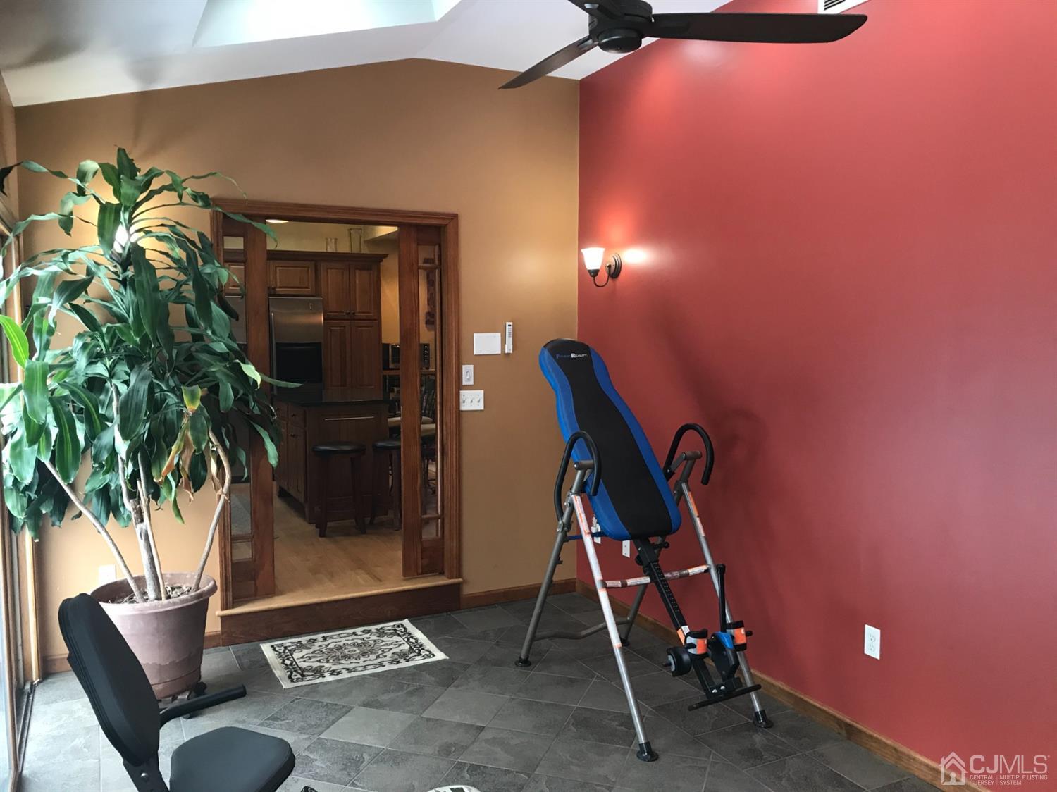 10 Wilcox Road New Brunswick, NJ 08901 - Photo 13 of 41 a room with furniture and a potted plant