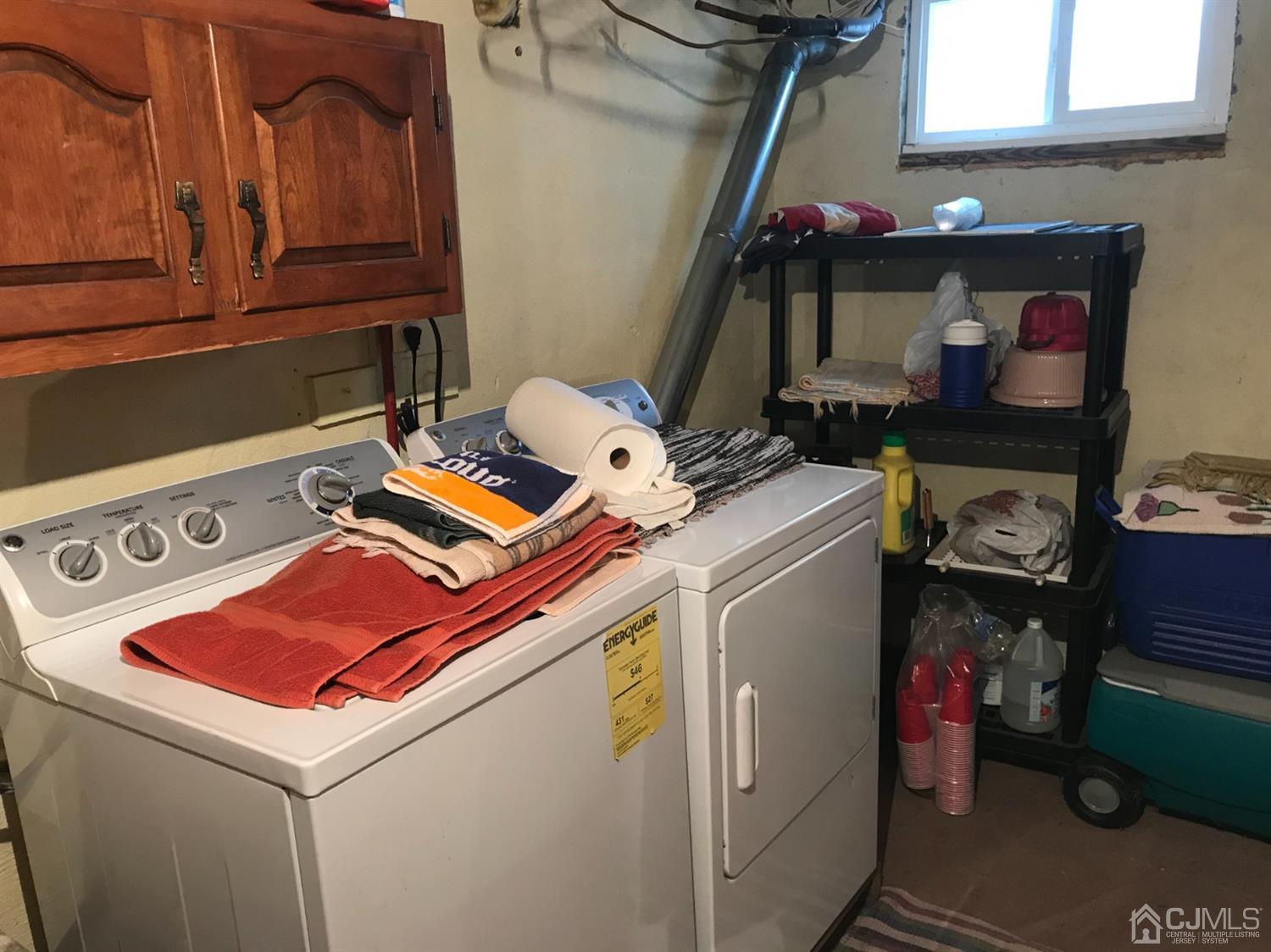 10 Wilcox Road New Brunswick, NJ 08901 - Photo 34 of 41 a utility room with dryer and washer