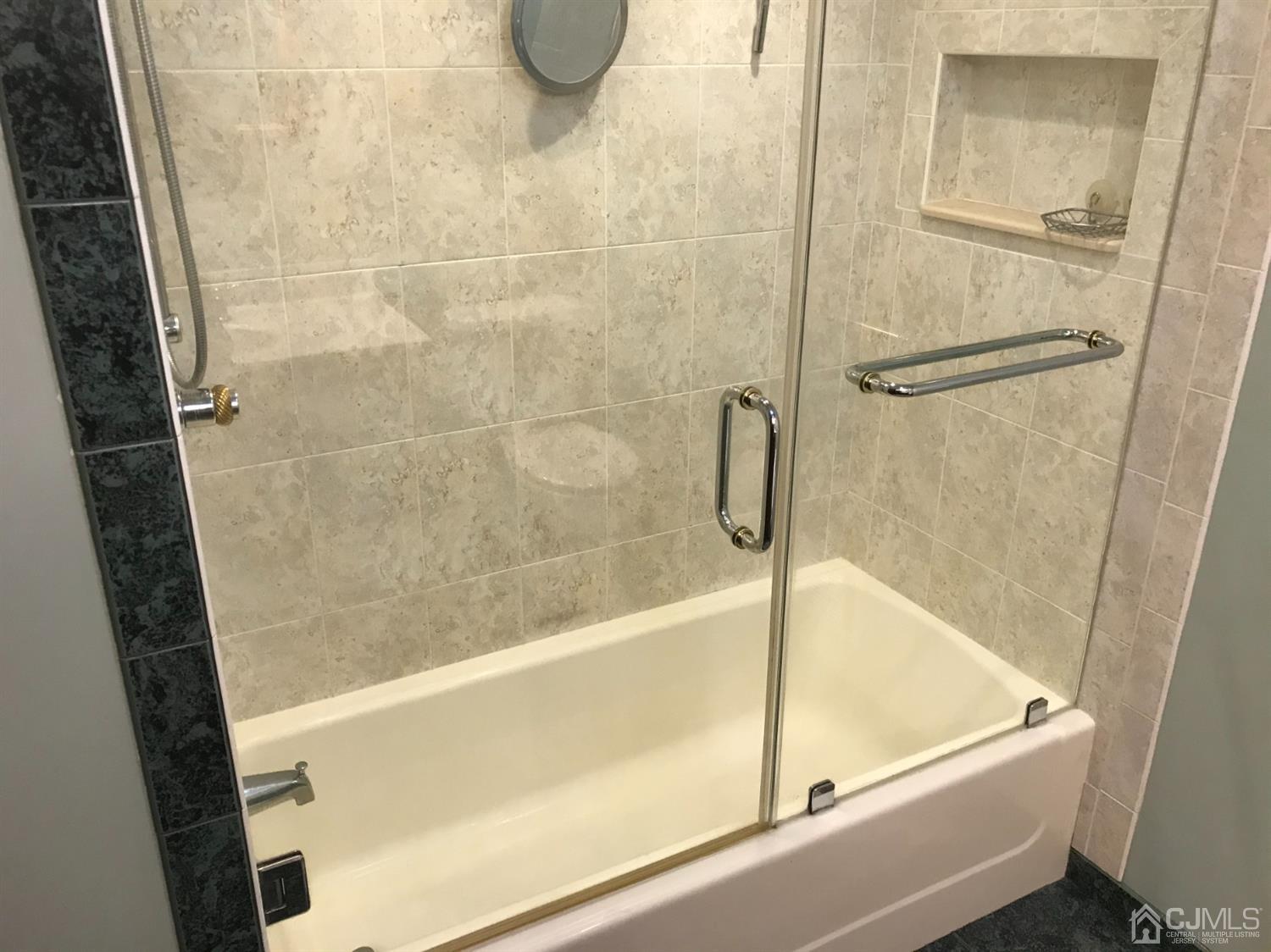 10 Wilcox Road New Brunswick, NJ 08901 - Photo 8 of 41 a bathroom with a bathtub