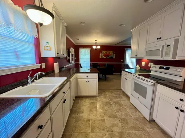 $220,000 | 1905 Cedar Street, Higginsville, MO 64037