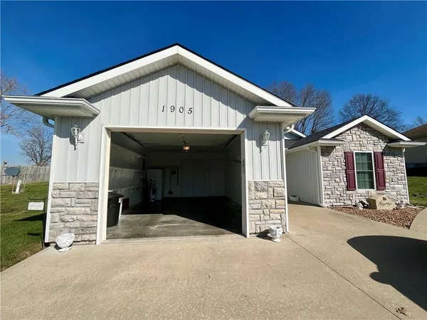 $220,000 | 1905 Cedar Street, Higginsville, MO 64037