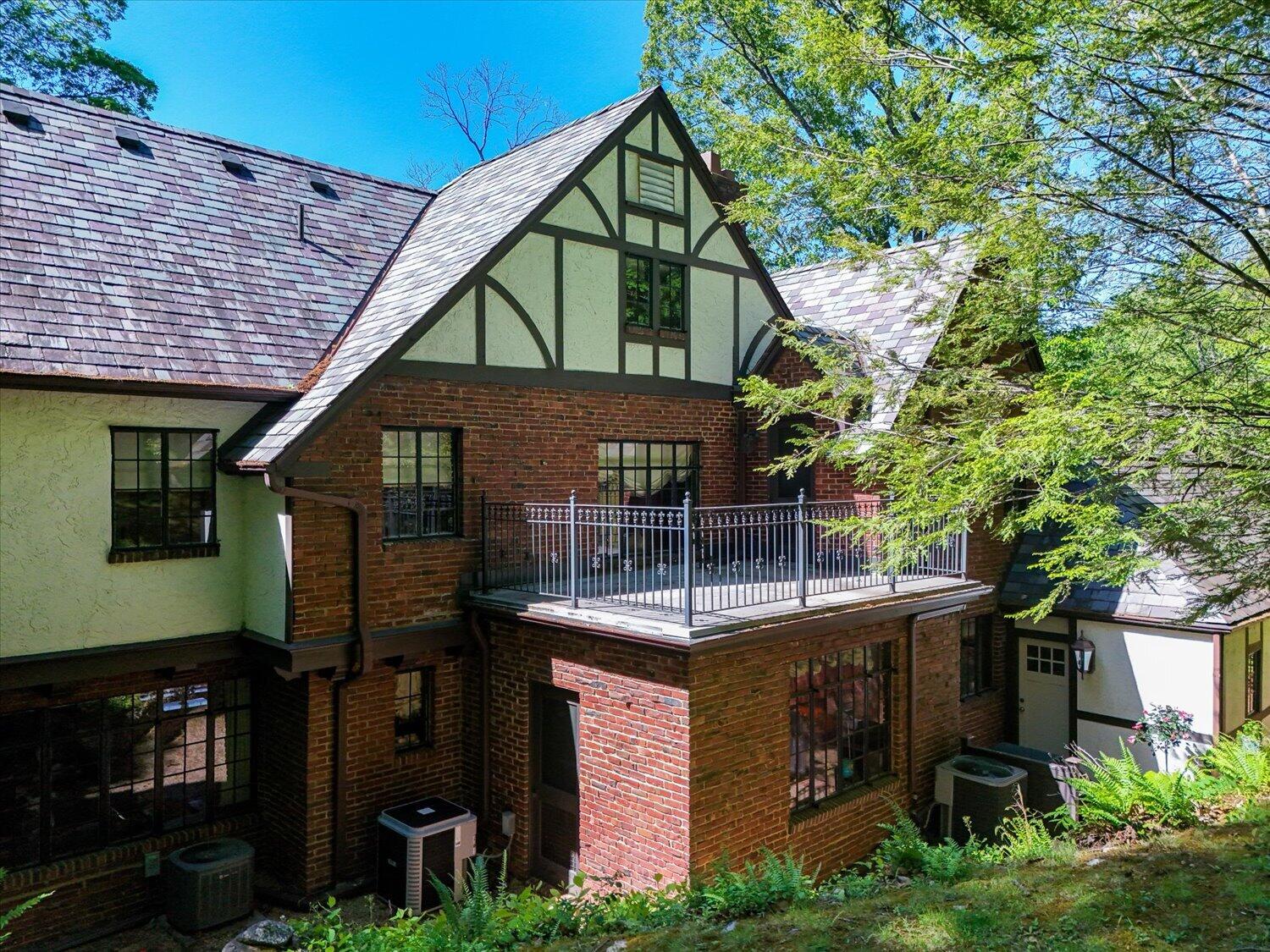 2412 Robin Hood Road Southeast Roanoke, VA 24014 - Photo 55 of 59 a front view of a house with a garden