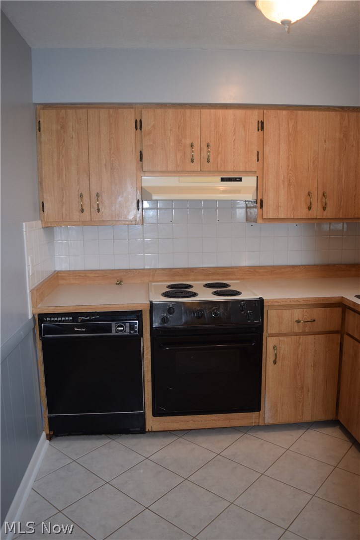 1293 Lander Road Cleveland, OH 44124 - Photo 7 of 18