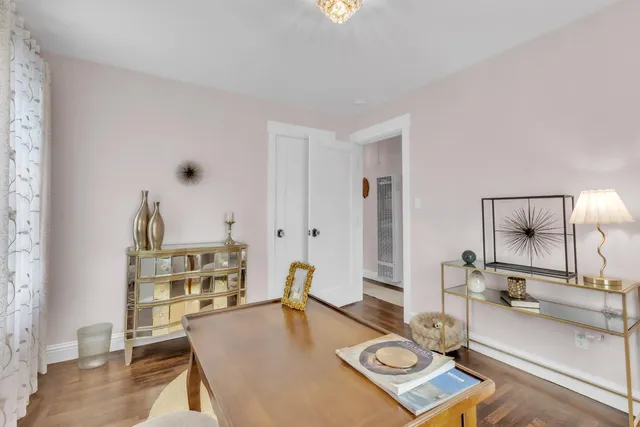 a close view of water stove