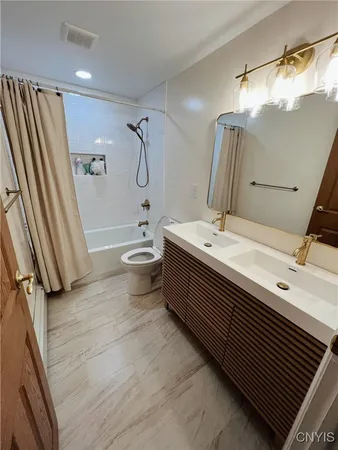 $2,200 | 3671 Gaskin Road, Clay, NY 13027