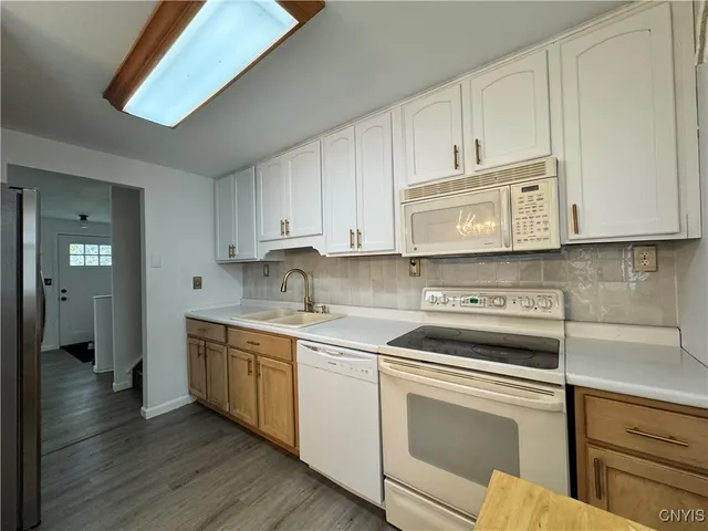 $2,300 | 3671 Gaskin Road, Clay, NY 13027