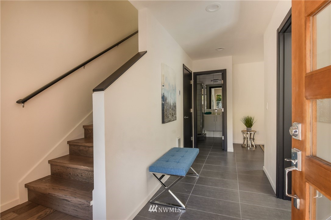 2005 South Washington Street Seattle, WA 98144 - Photo 2 of 21 Gallery Image 2
