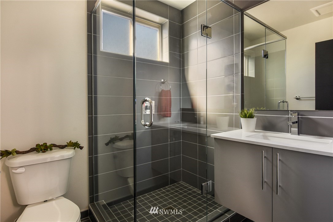 2005 South Washington Street Seattle, WA 98144 - Photo 14 of 21 Gallery Image 14
