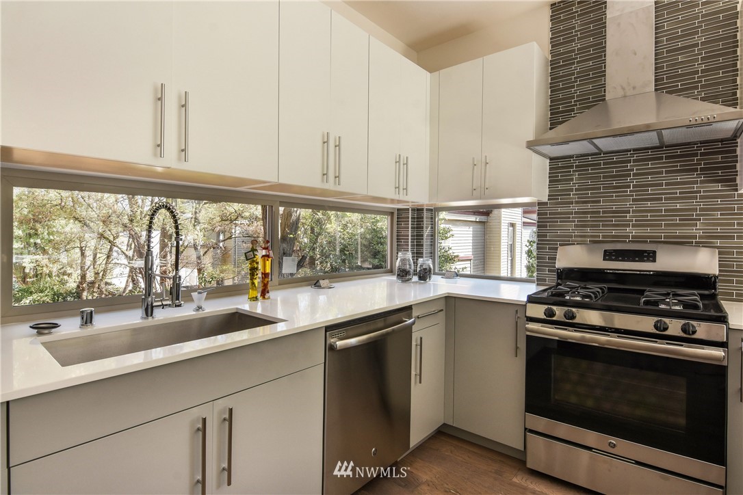 2005 South Washington Street Seattle, WA 98144 - Photo 7 of 21 Gallery Image 7
