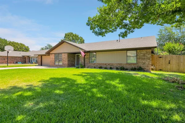 $3,300 | 2127 Tanglewood Drive, Grapevine, TX 76051