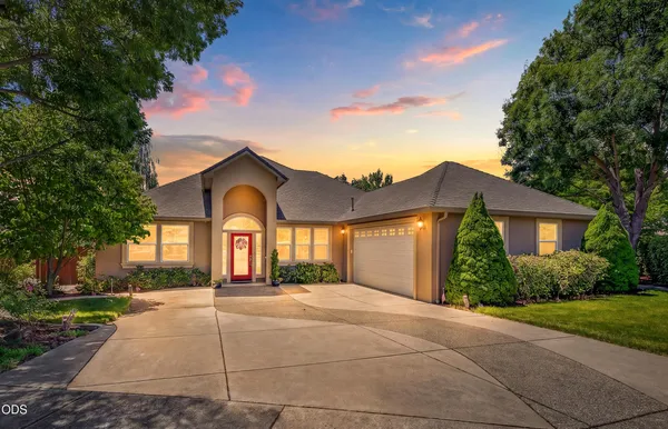 $599,000 | 374 Leandra Lane, Eagle Point, OR 97524