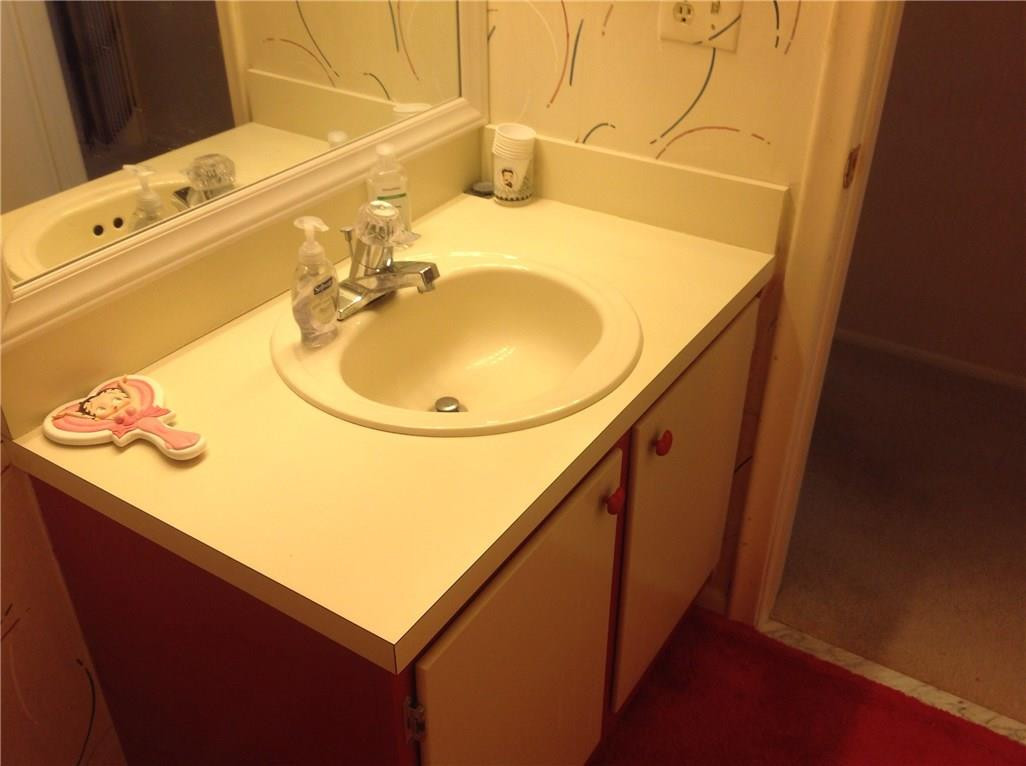 23296 Southwest 58th Avenue, Unit B Boca Raton, FL 33428 - Photo 12 of 22 Guest Bathroom