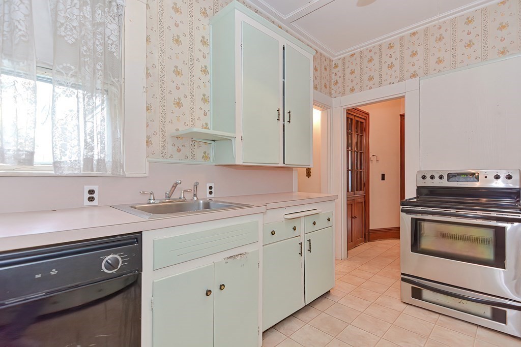 11 Grove Street Wakefield, MA 01880 - Photo 17 of 38