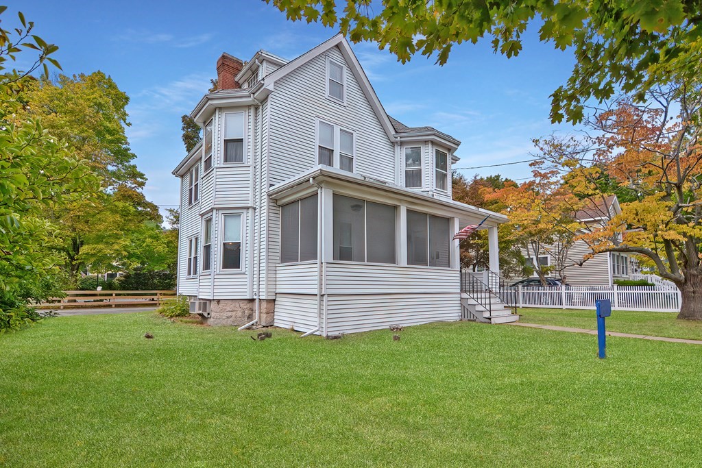 11 Grove Street Wakefield, MA 01880 - Photo 8 of 38