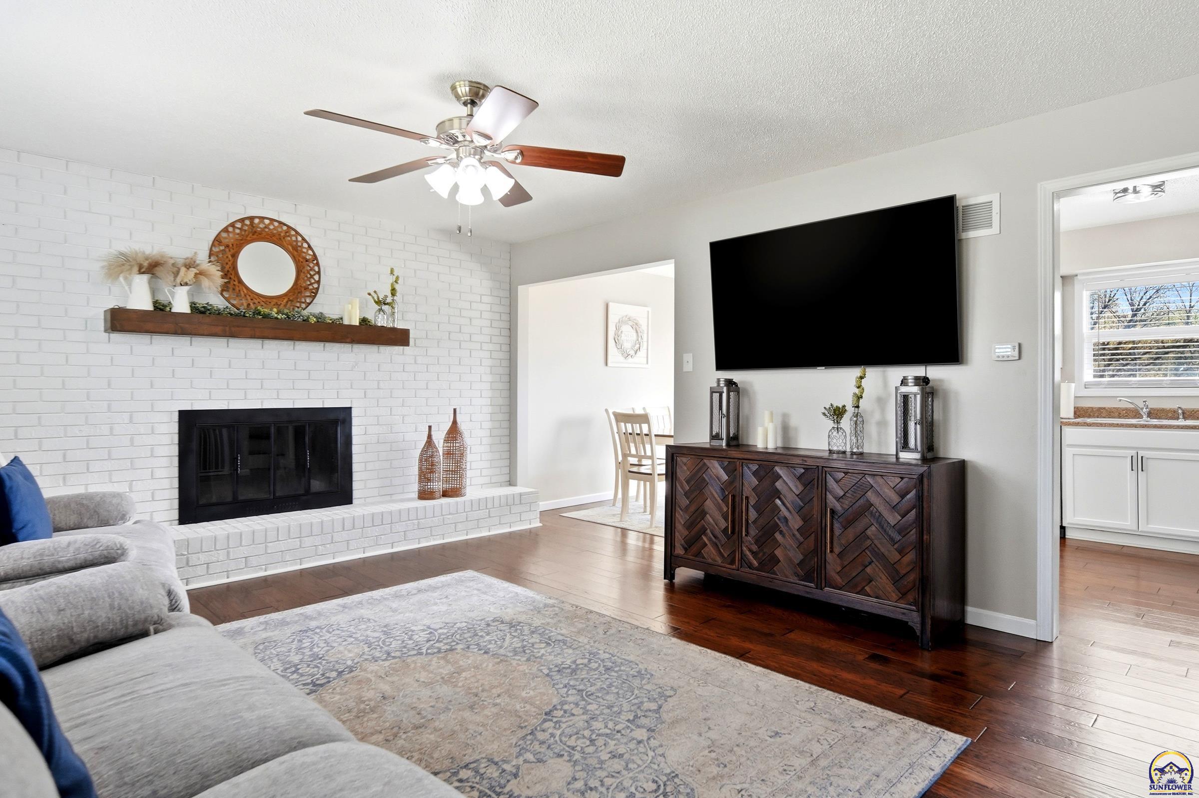 4936 Northwest Brickyard Road Topeka, KS 66618 - Photo 5 of 30