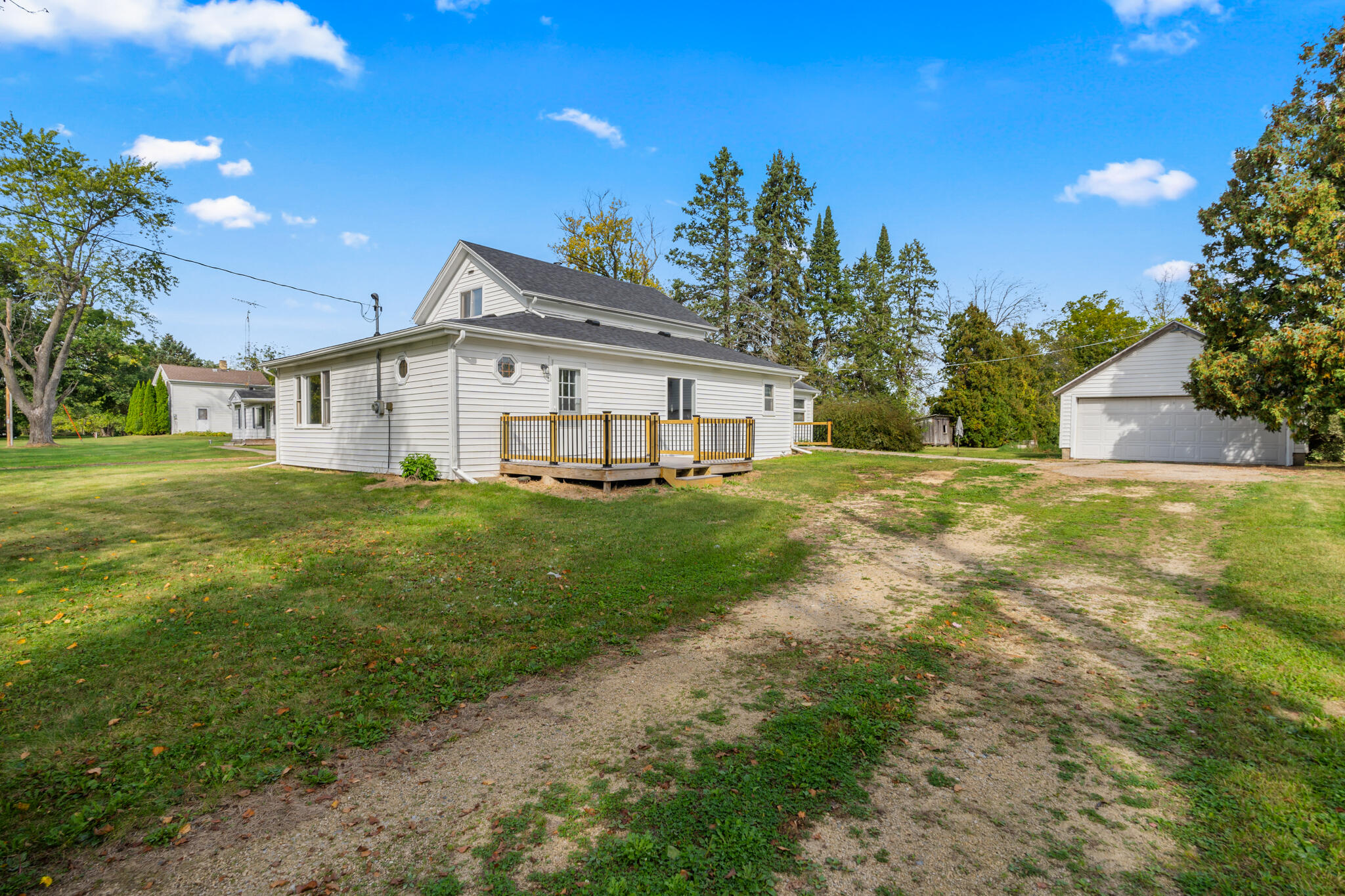 W9526 Clinton Street Darien, WI 53114 - Photo 1 of 27 W9526 Clinton Street