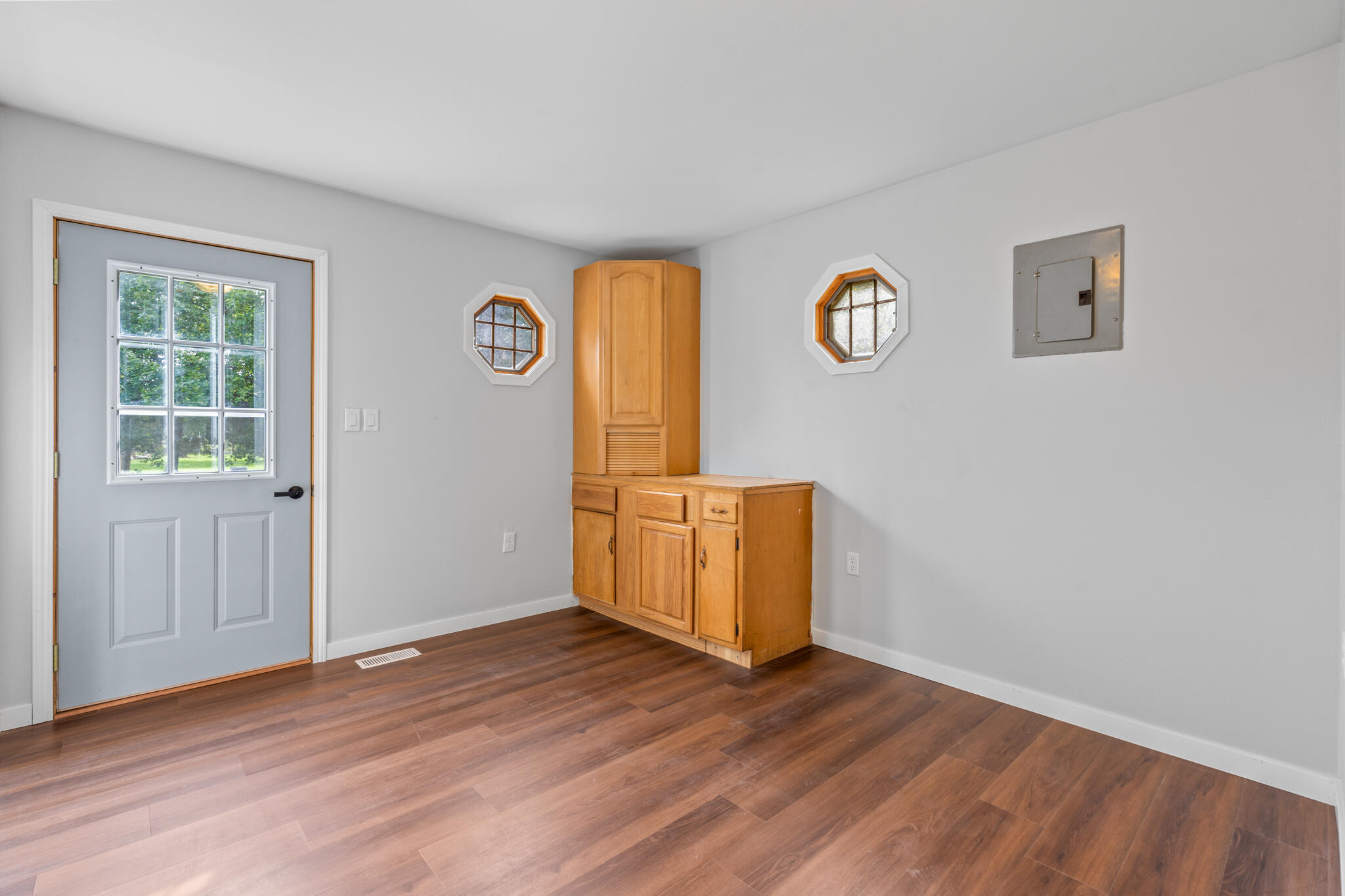 W9526 Clinton Street Darien, WI 53114 - Photo 12 of 27 Front Office