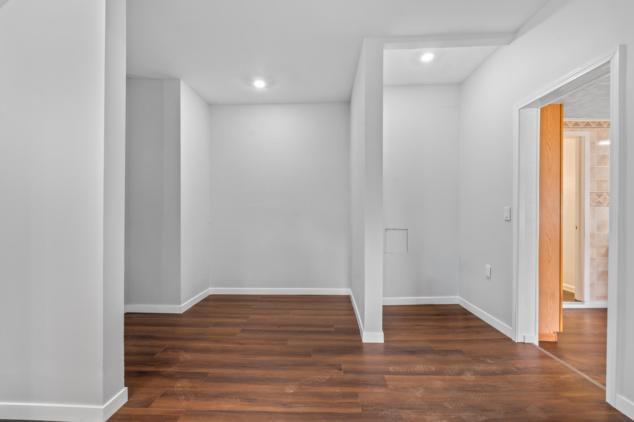 W9526 Clinton Street Darien, WI 53114 - Photo 21 of 27 Hallway Nook