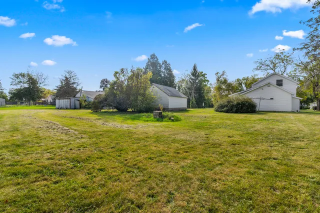 $299,900 | W9526 Clinton Street, Darien, WI 53114