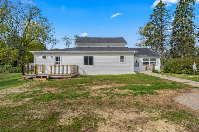 $299,900 | W9526 Clinton Street, Darien, WI 53114