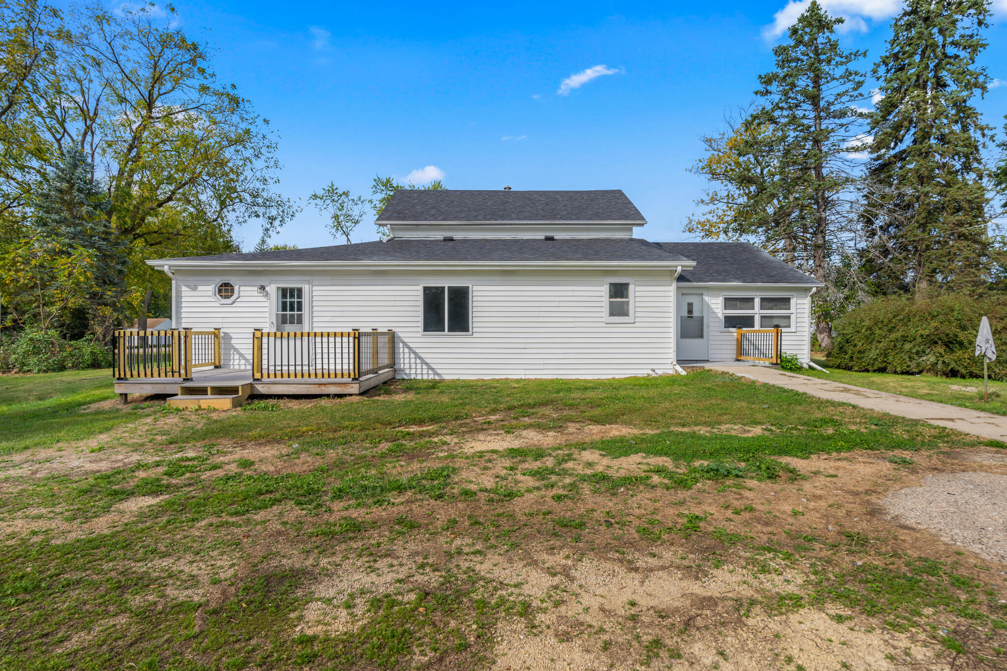 W9526 Clinton Street Darien, WI 53114 - Photo 25 of 27 New Roof and Porches