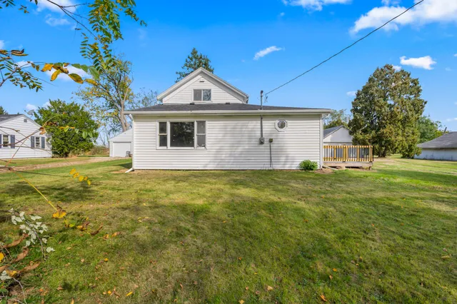 $299,900 | W9526 Clinton Street, Darien, WI 53114