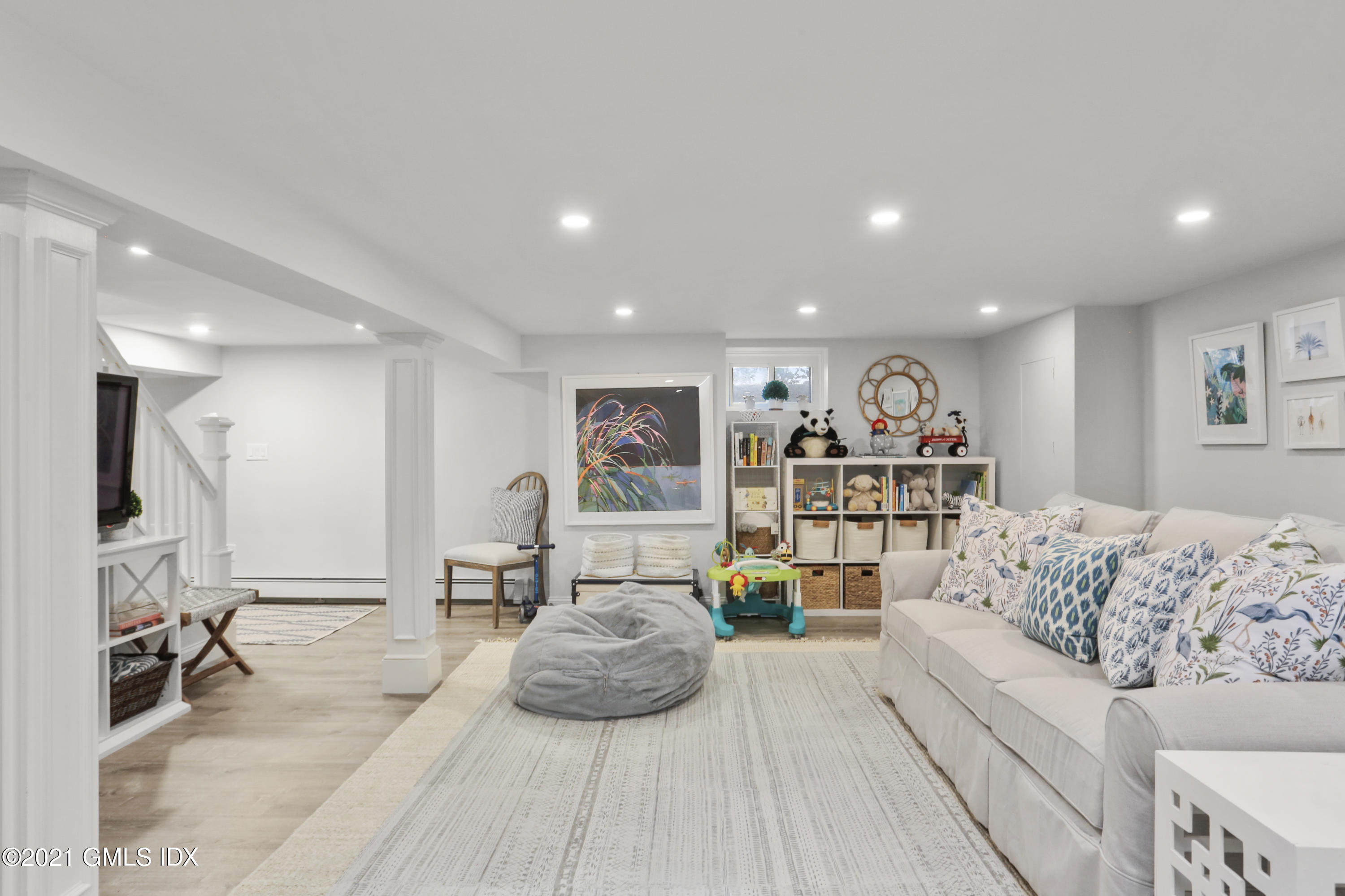 52 Winthrop Drive Riverside, CT 06878 - Photo 26 of 34 a living room with furniture and a couch