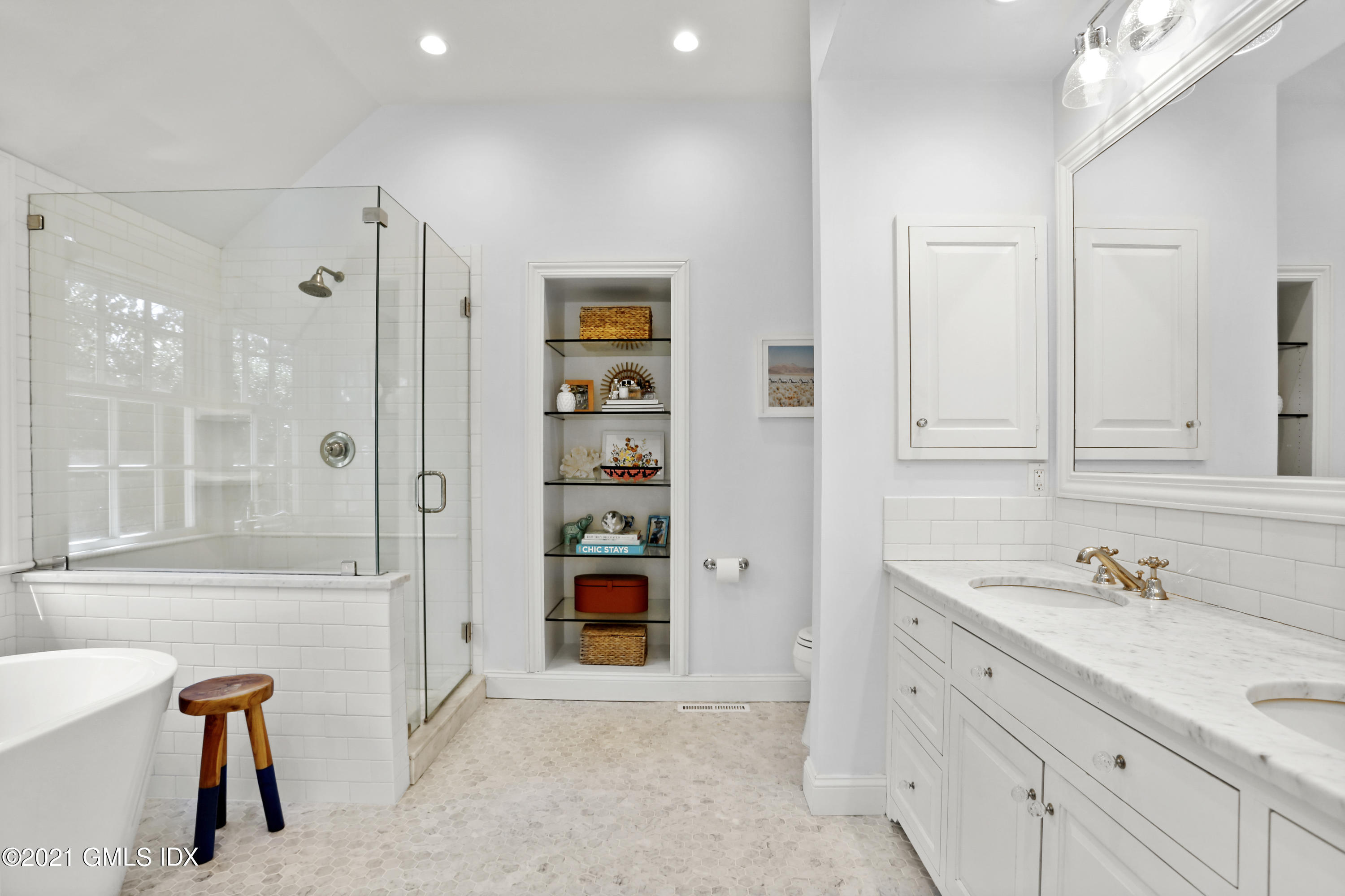 52 Winthrop Drive Riverside, CT 06878 - Photo 9 of 34 a bathroom with a tub sink and a mirror
