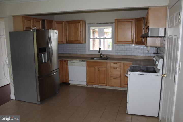 111 Pageant Lane Willingboro, NJ 08046 - Photo 9 of 42