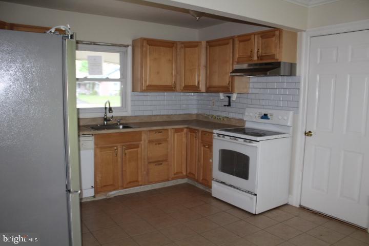 111 Pageant Lane Willingboro, NJ 08046 - Photo 10 of 42