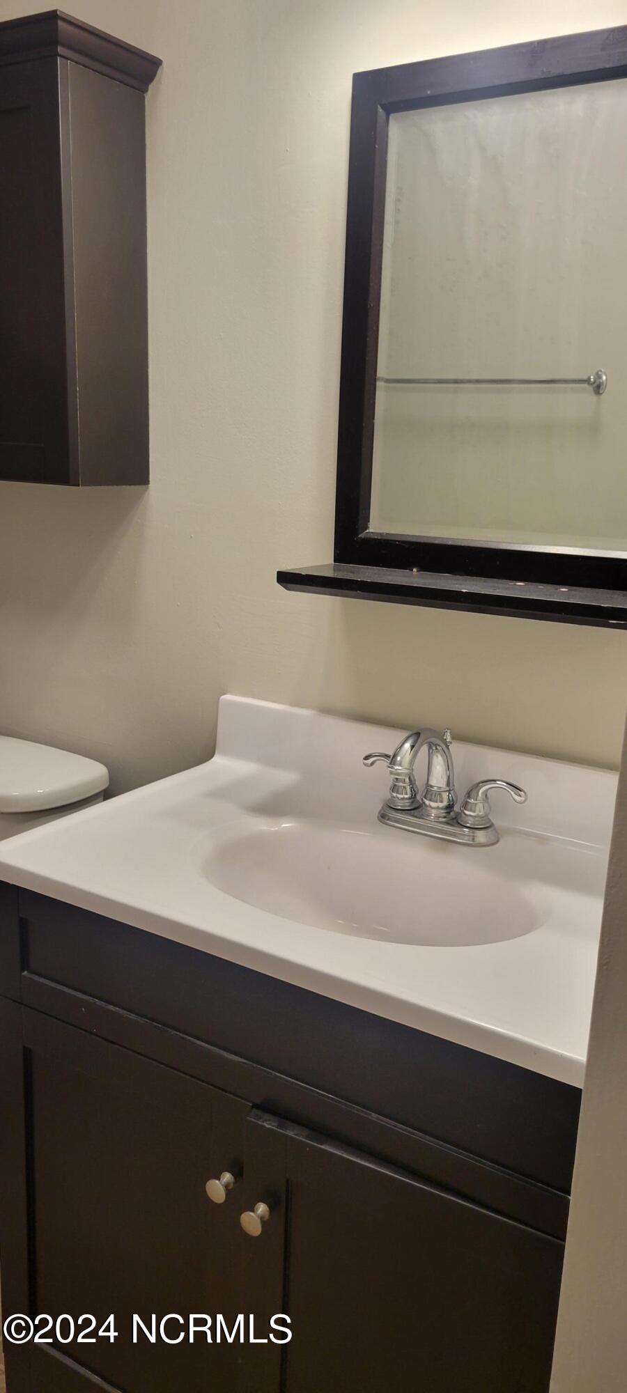 6000 River Road, Unit 32 Washington, NC 27889 - Photo 29 of 33 2ND FLOOR FULL BATH