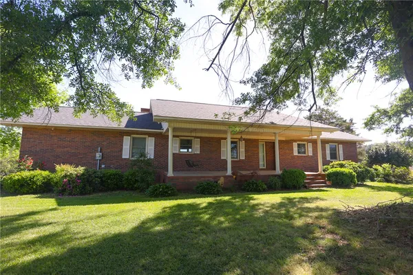 $825,000 | 910 Highway 182, Fair Play, SC 29643