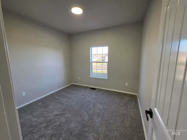 $329,900 | 929 22nd Avenue East, Jerome, ID 83338